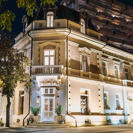 Хотел Театъръ Hotel Plevna Kültér fotó