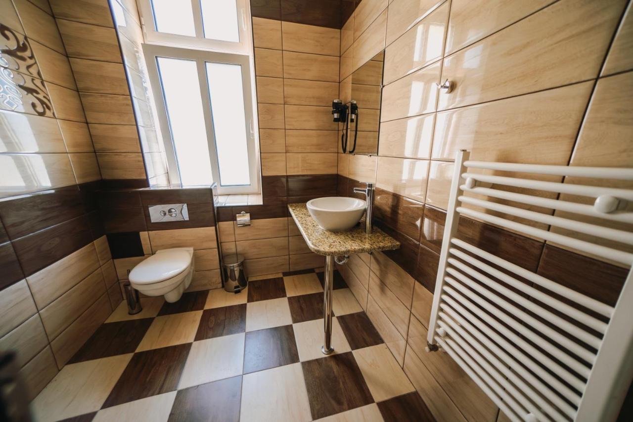 Хотел Театъръ Hotel Plevna Kültér fotó
