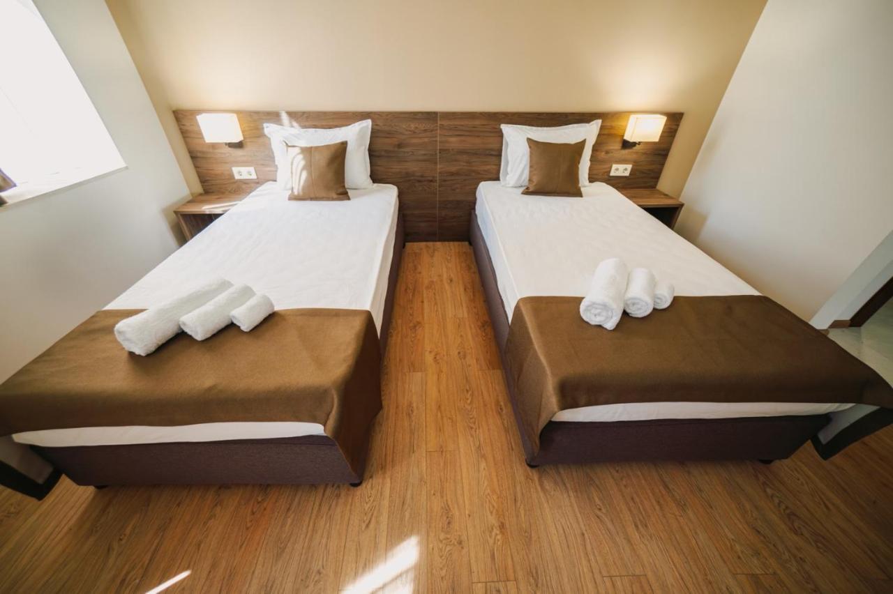 Хотел Театъръ Hotel Plevna Kültér fotó