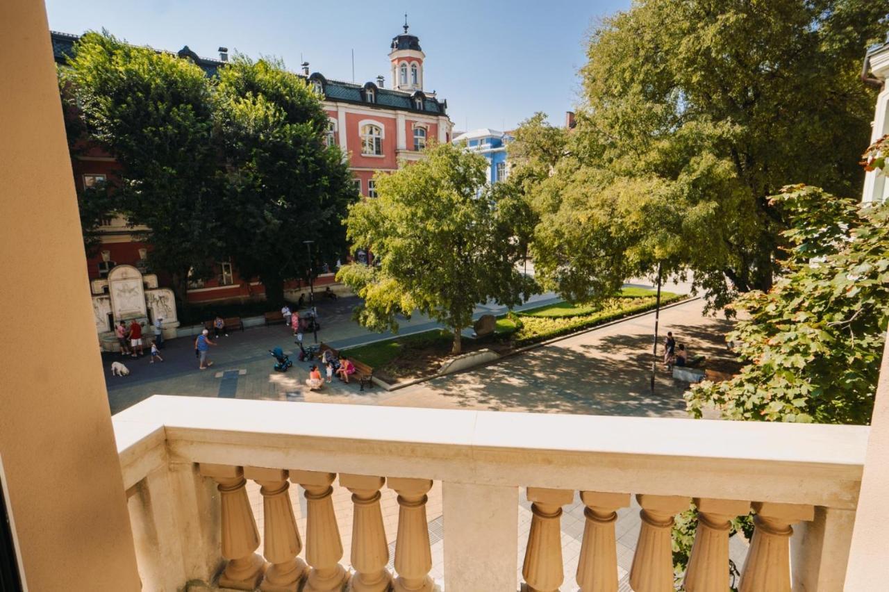 Хотел Театъръ Hotel Plevna Kültér fotó
