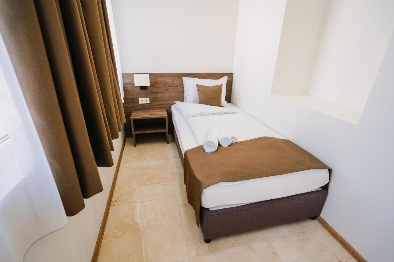 Хотел Театъръ Hotel Plevna Kültér fotó