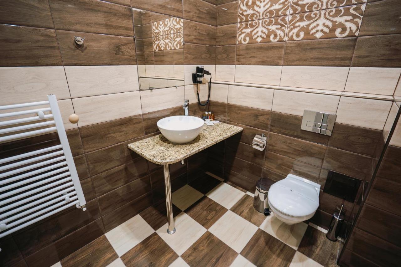Хотел Театъръ Hotel Plevna Kültér fotó