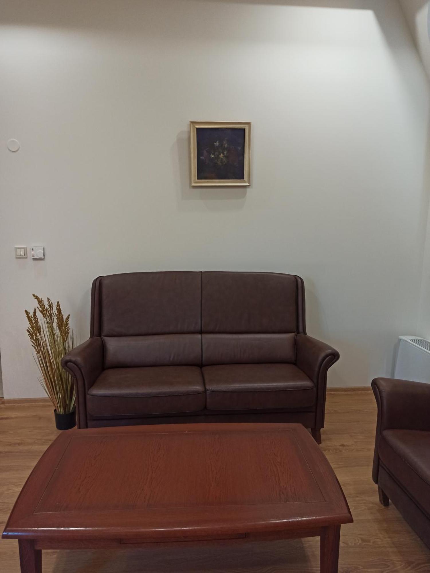 Хотел Театъръ Hotel Plevna Kültér fotó