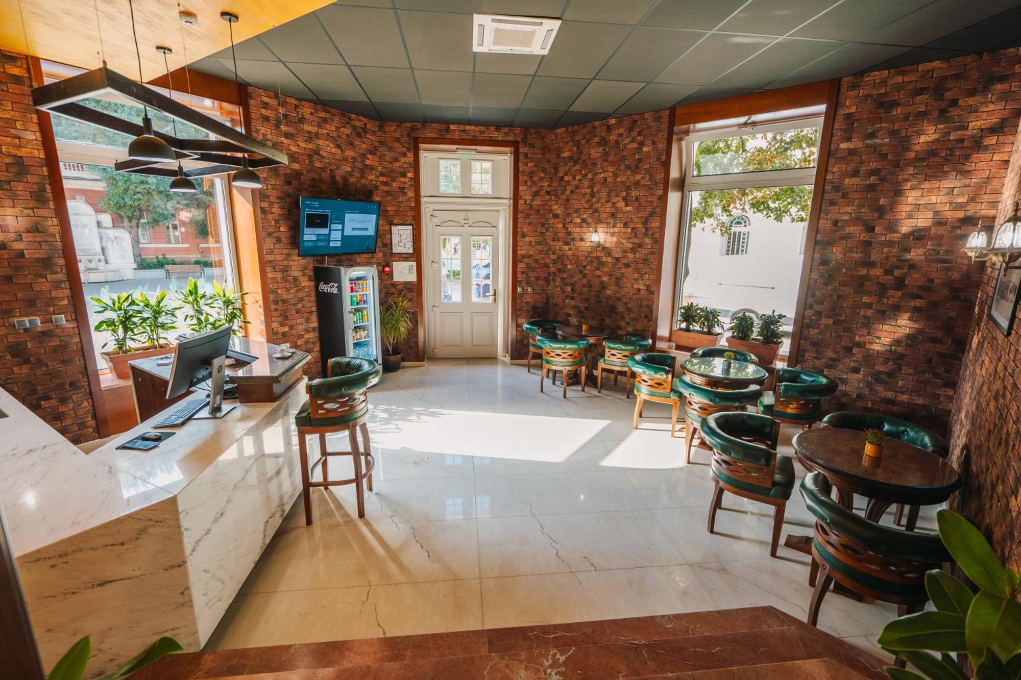 Хотел Театъръ Hotel Plevna Kültér fotó
