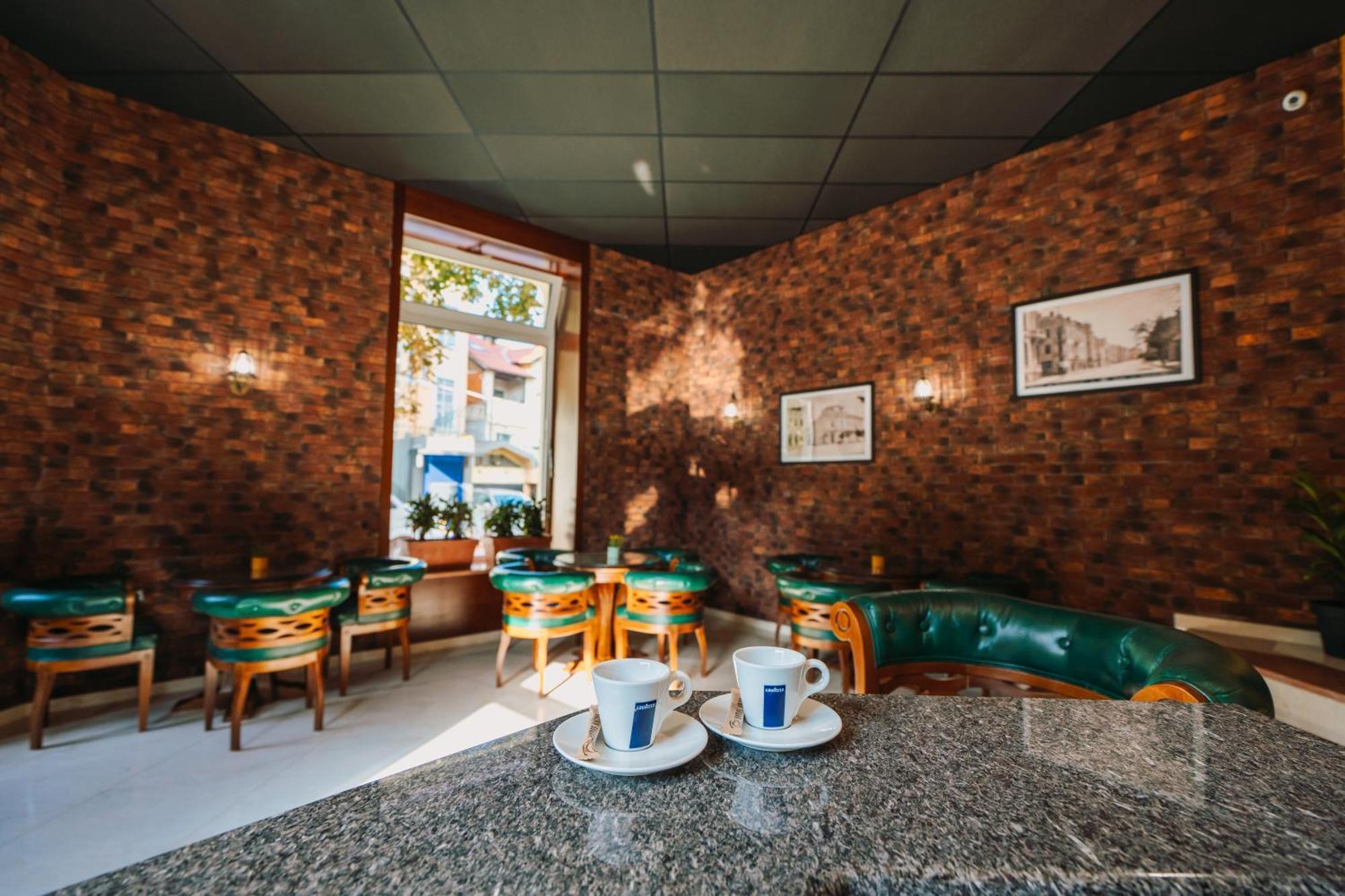 Хотел Театъръ Hotel Plevna Kültér fotó