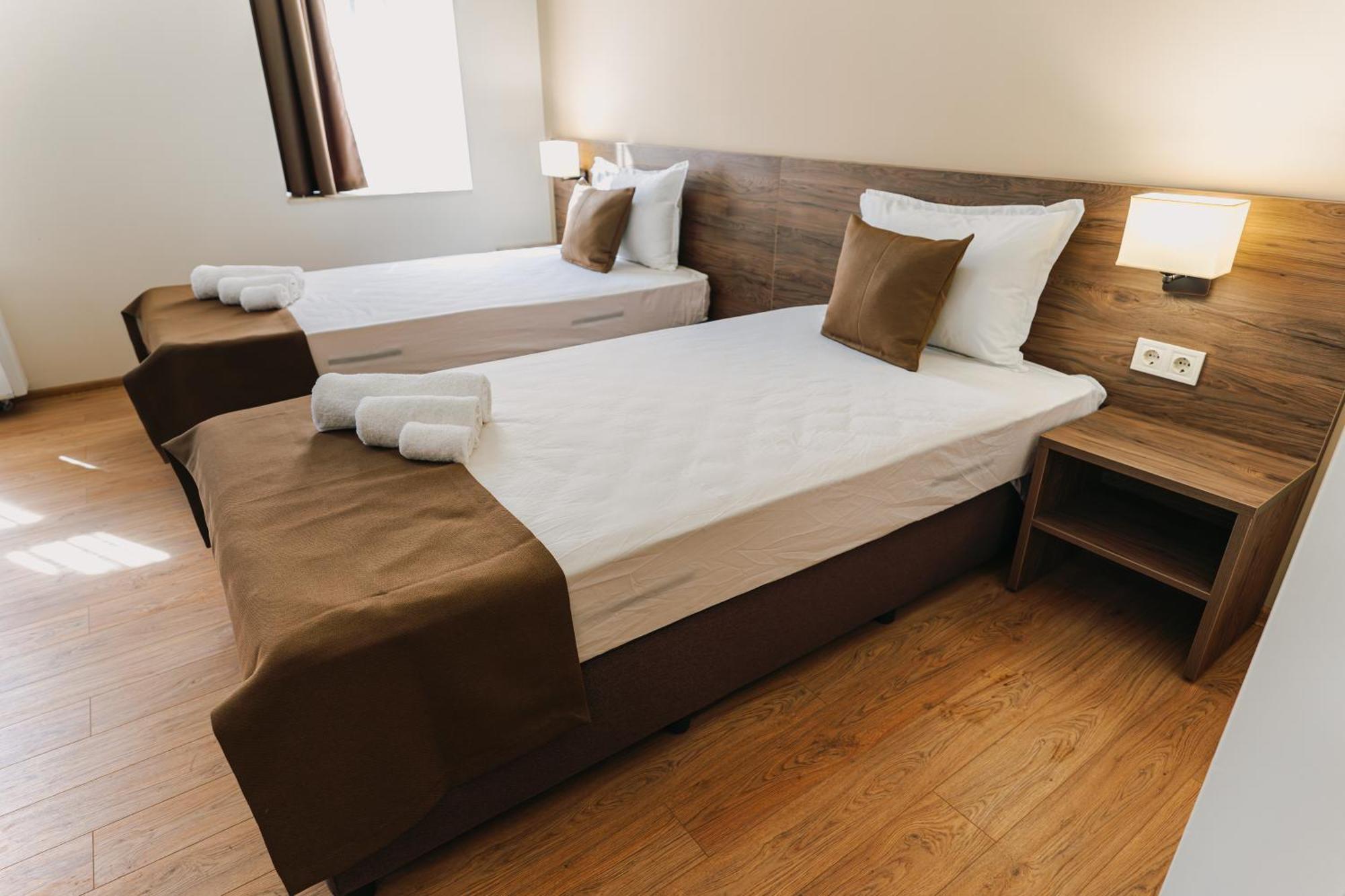 Хотел Театъръ Hotel Plevna Kültér fotó