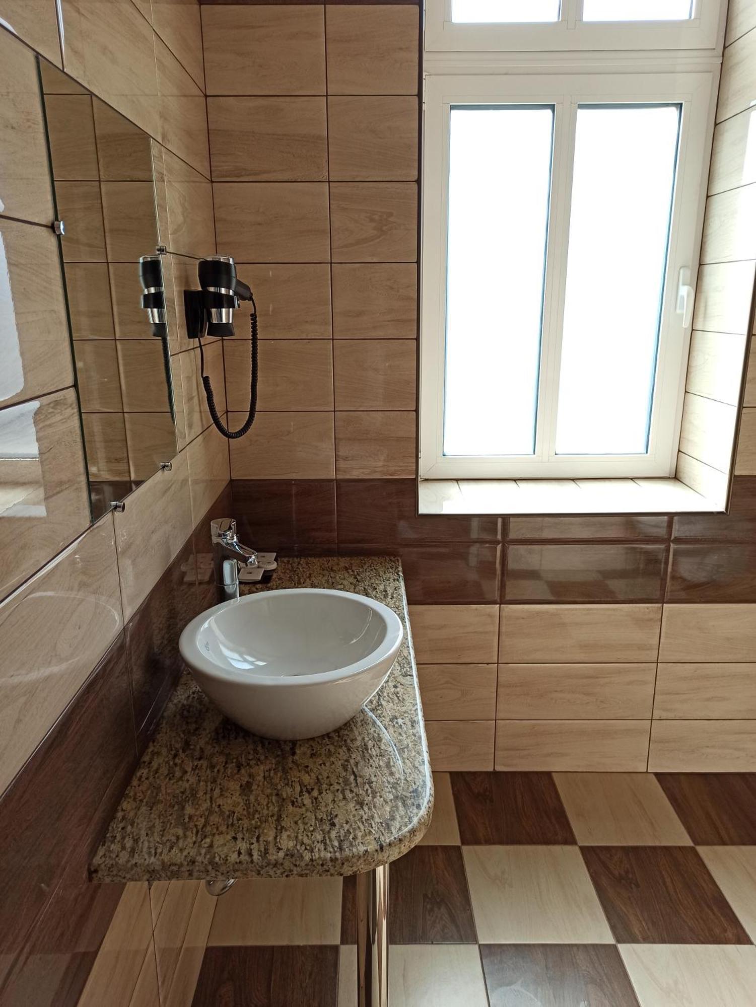 Хотел Театъръ Hotel Plevna Kültér fotó
